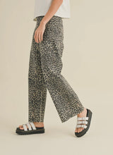 Load image into Gallery viewer, Leopard Print Pants
